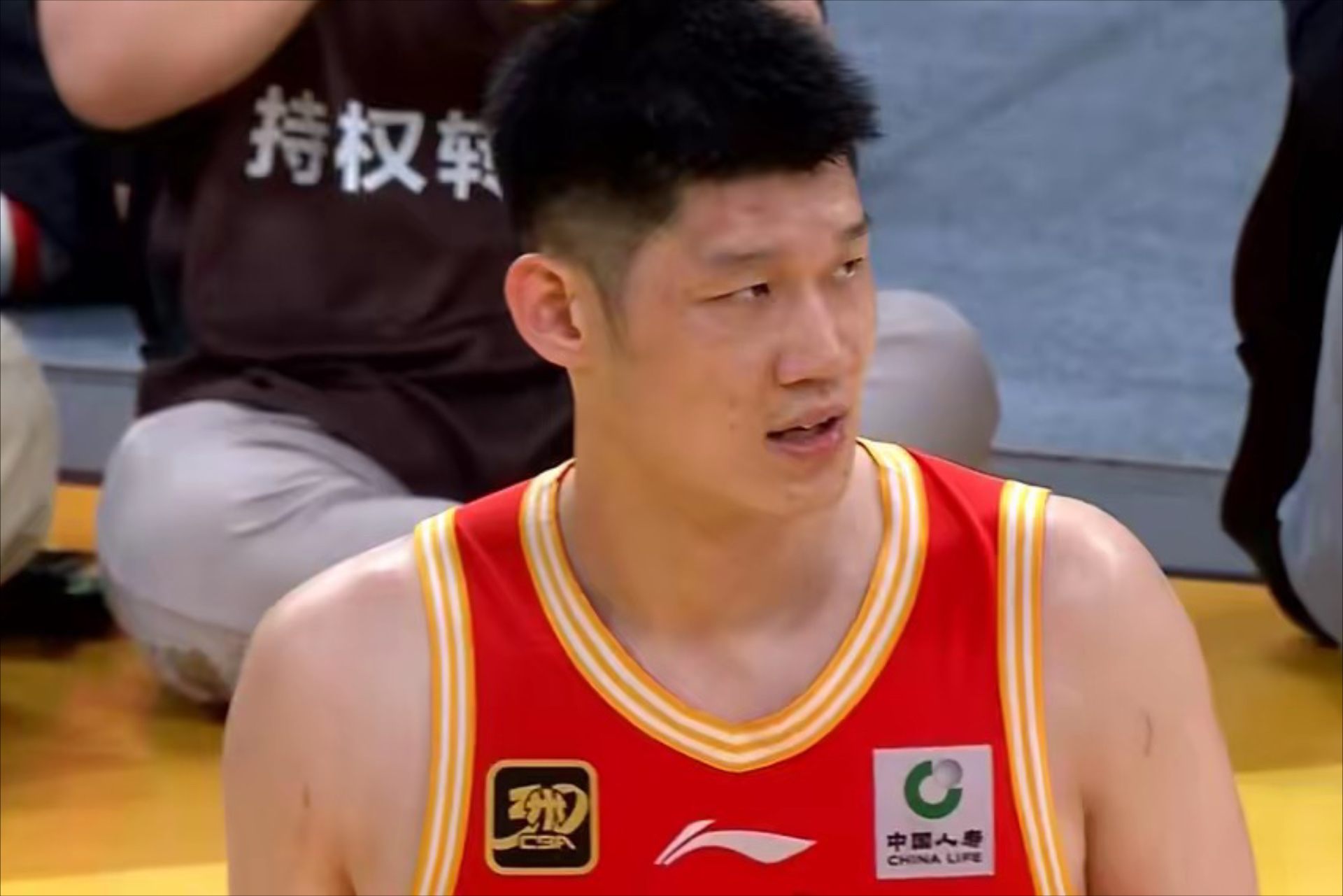 包含深圳队完胜步行者，孙铭徽惊艳四座的词条