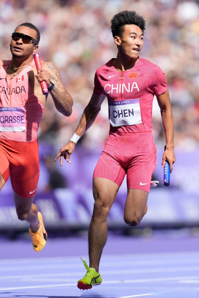 巴拿马队在男子接力赛中刷新纪录