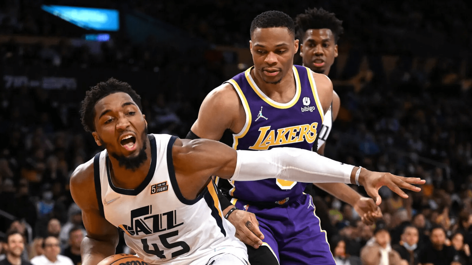 尼克斯险胜南韩男篮，贝弗利三分雨点燃全场的简单介绍