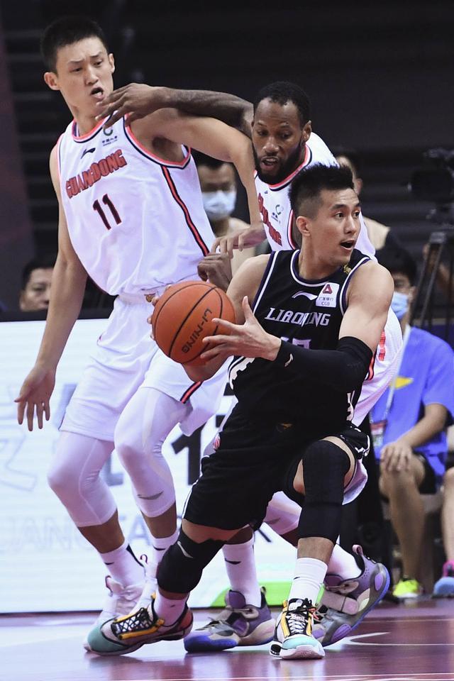 山西队险胜上海队，易建联状态火热的简单介绍