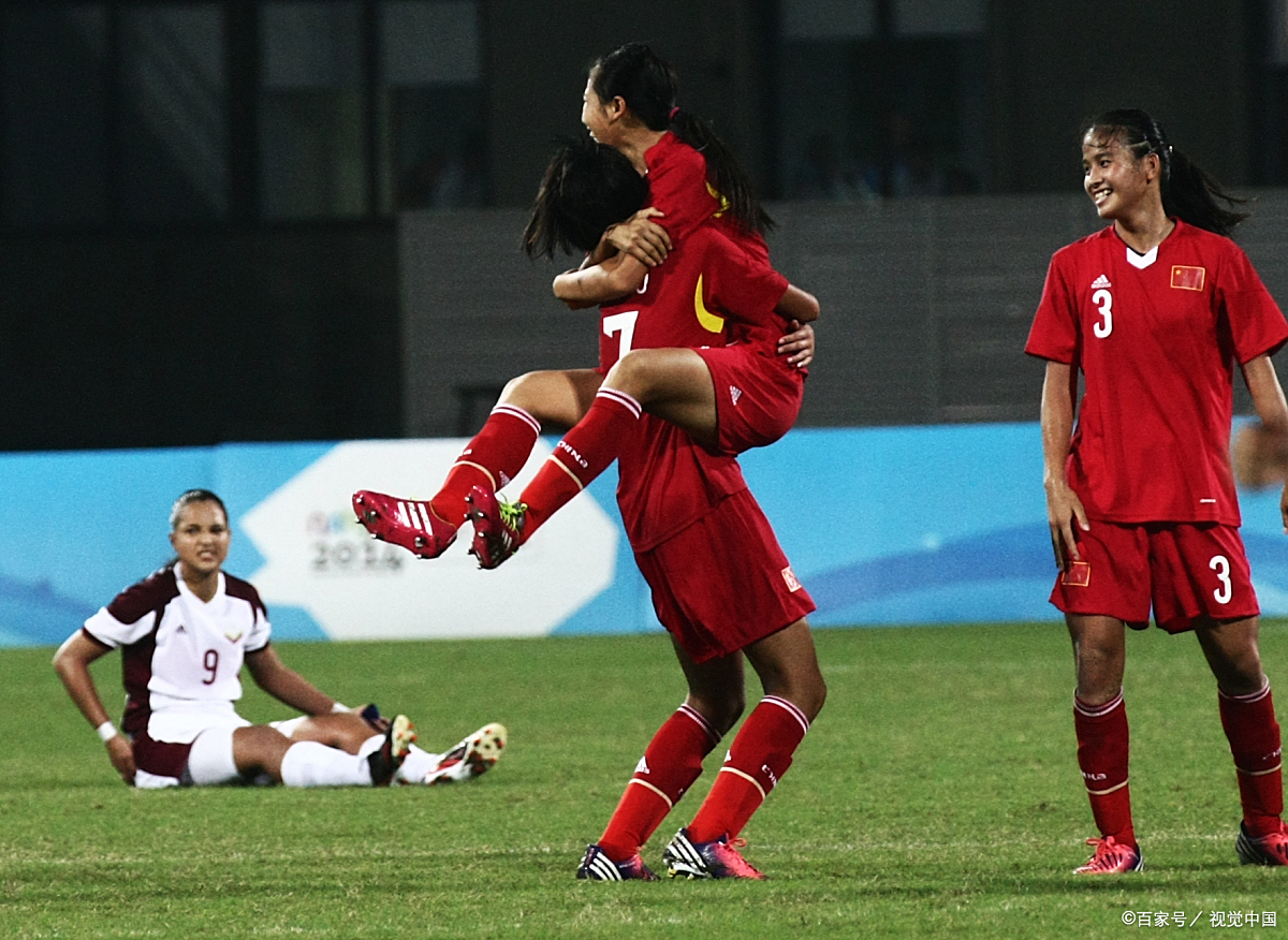 芬兰女足在比赛中击败强劲对手 芬兰女足在比赛中击败强劲对手