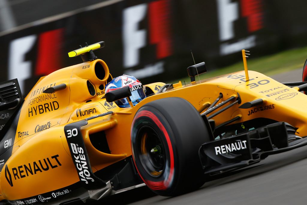 包含雷诺车队鏖战索伯车队，拉塞尔关键制胜的词条