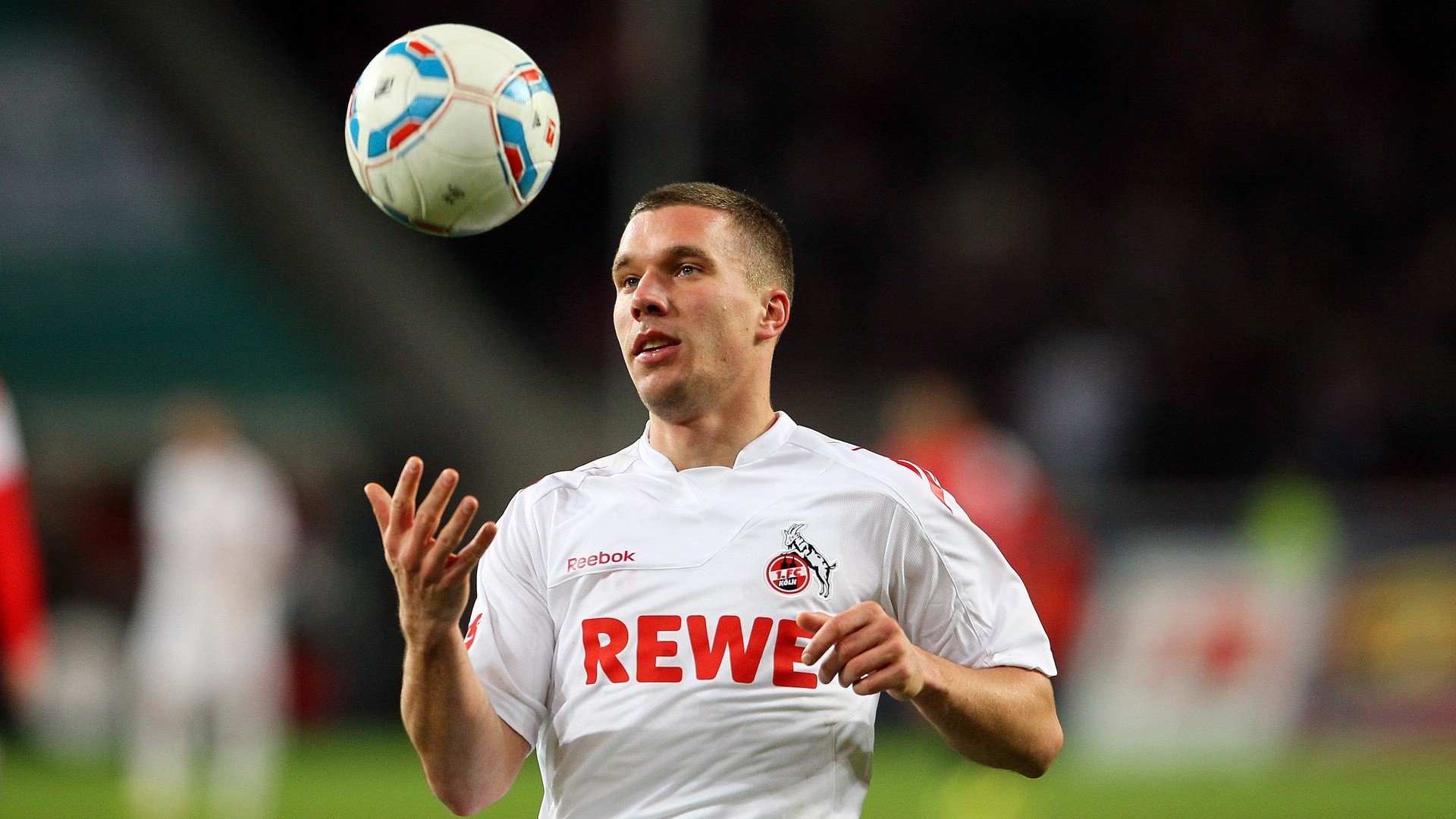 从法网轻取到年终加冕，辛纳如何以统治级表现定义网球新时代